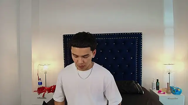 Jaden and sofia online show from May 3, 2026, 3:22 am