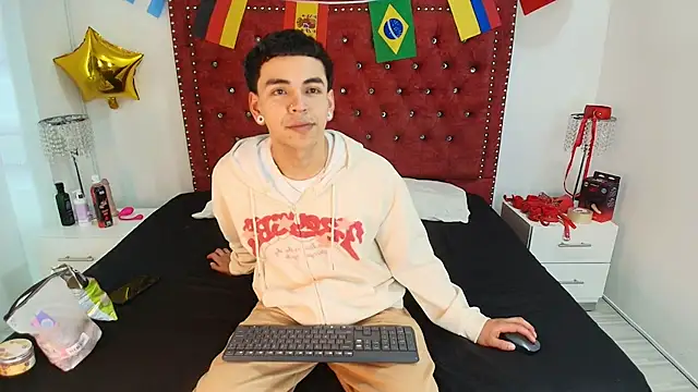 Snapshot of Jaden_and_sofia chatting on July 9, 2026, 3:07 am Jaden and sofia online show from July 9, 2026, 3:07 am