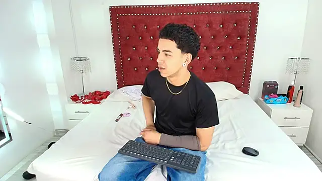 Snapshot of Jaden_and_sofia chatting on August 2, 2026, 4:22 am Jaden and sofia online show from August 2, 2026, 4:22 am
