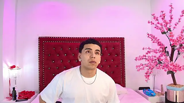 Snapshot of Jaden_and_sofia chatting on May 17, 2026, 2:55 am Jaden and sofia online show from May 17, 2026, 2:55 am