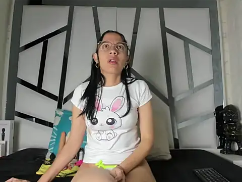 Lunahot68 online show from April 30, 2026, 2:51 am
