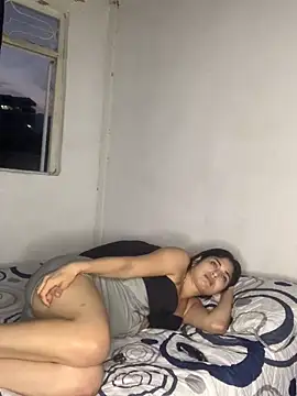 KarlyAndDavey online show from February 4, 2026, 11:33 pm