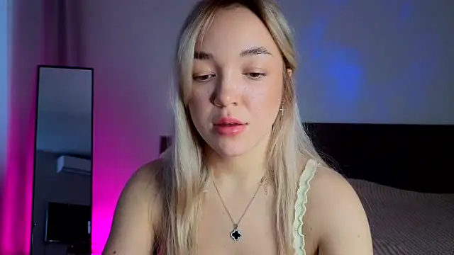 Snapshot of ChrissBerry chatting on March 17, 2026, 4:04 am ChrissBerry online show from March 17, 2026, 4:04 am