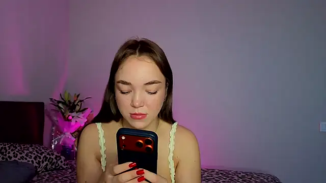 Snapshot of ChrissBerry chatting on April 1, 2026, 2:35 am ChrissBerry online show from April 1, 2026, 2:35 am