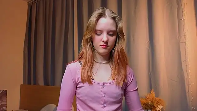 Snapshot of RennaHettes chatting on March 13, 2026, 1:10 am RennaHettes online show from March 13, 2026, 1:10 am