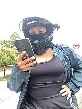 Snapshot of Scarlet_auraa chatting on August 4, 2026, 5:17 pm Scarlet auraa online show from August 4, 2026, 5:17 pm