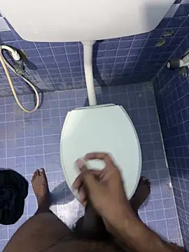 Snapshot of KneelForAlpha chatting on April 5, 2026, 12:39 am KneelForAlpha online show from April 5, 2026, 12:39 am