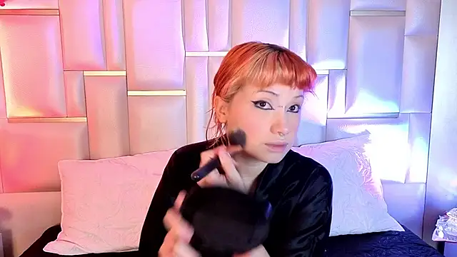 Snapshot of Sienna_Desiree chatting on February 16, 2026, 4:33 am Sienna Desiree online show from February 16, 2026, 4:33 am