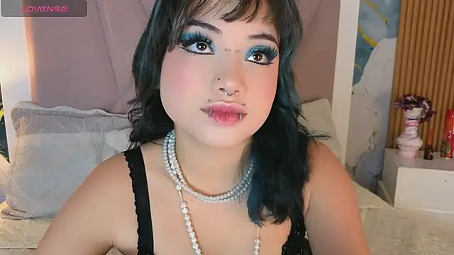 Snapshot of Sienna_Desiree chatting on July 23, 2026, 2:46 pm Sienna Desiree online show from July 23, 2026, 2:46 pm