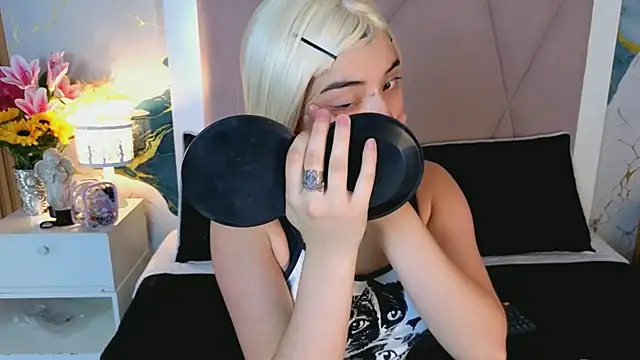 Snapshot of Sienna_Desiree chatting on August 5, 2026, 12:54 pm Sienna Desiree online show from August 5, 2026, 12:54 pm