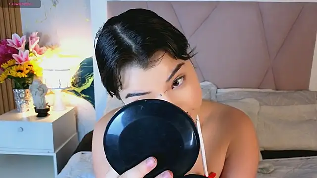 Snapshot of Sienna_Desiree chatting on July 28, 2026, 2:13 pm Sienna Desiree online show from July 28, 2026, 2:13 pm