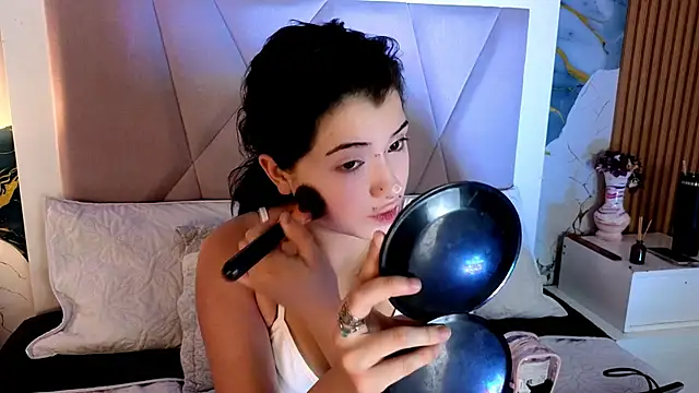 Snapshot of Sienna_Desiree chatting on June 12, 2026, 12:03 pm Sienna Desiree online show from June 12, 2026, 12:03 pm
