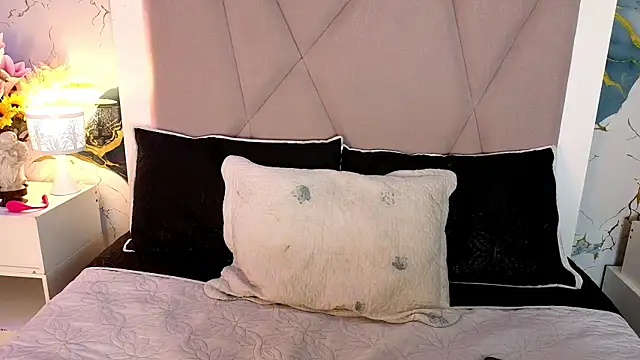 Snapshot of Sienna_Desiree chatting on June 15, 2026, 1:22 pm Sienna Desiree online show from June 15, 2026, 1:22 pm