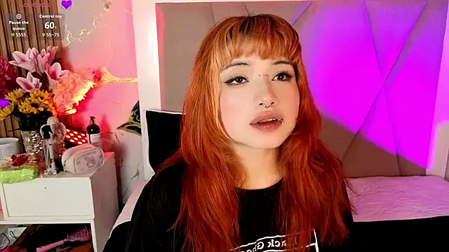 Snapshot of Sienna_Desiree chatting on March 8, 2026, 5:22 am Sienna Desiree online show from March 8, 2026, 5:22 am