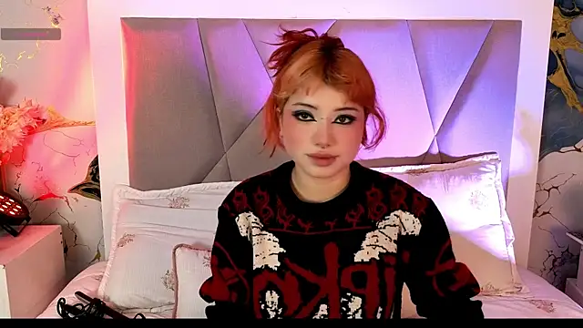 Snapshot of Sienna_Desiree chatting on March 5, 2026, 8:11 am Sienna Desiree online show from March 5, 2026, 8:11 am