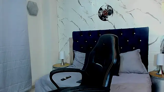 asher lux online show from April 22, 2026, 7:53 pm