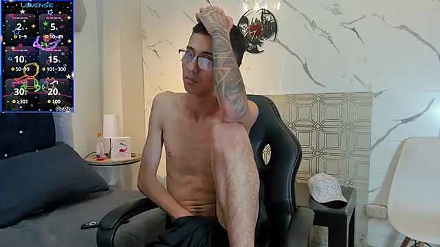 Snapshot of asher_lux chatting on March 13, 2026, 8:25 pm asher lux online show from March 13, 2026, 8:25 pm