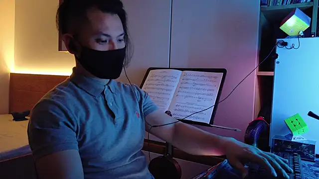 OnlyHand9x online show from April 24, 2026, 4:31 pm