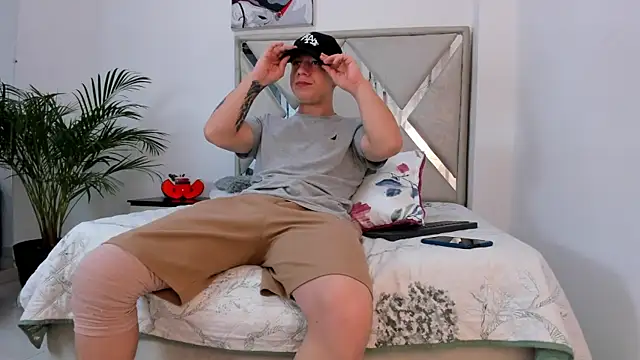 Snapshot of Liam_saint chatting on February 24, 2026, 12:17 pm Liam saint online show from February 24, 2026, 12:17 pm