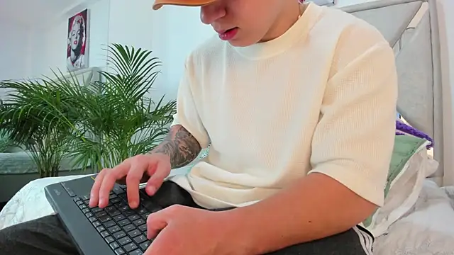 Snapshot of Liam_saint chatting on March 20, 2026, 12:17 pm Liam saint online show from March 20, 2026, 12:17 pm