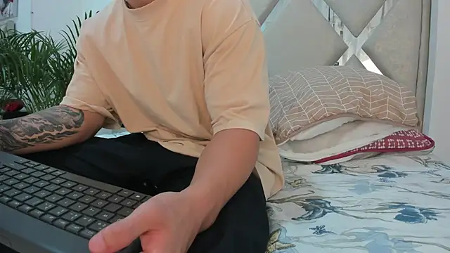 Snapshot of Liam_saint chatting on March 3, 2026, 12:12 pm Liam saint online show from March 3, 2026, 12:12 pm