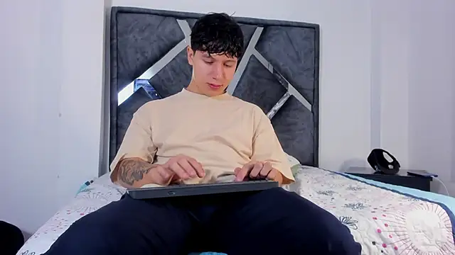 Snapshot of Liam_saint chatting on February 16, 2026, 12:15 pm Liam saint online show from February 16, 2026, 12:15 pm