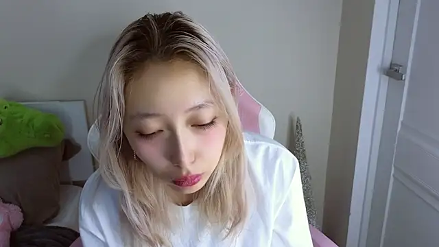 jasmilee online show from February 14, 2026, 7:25 pm