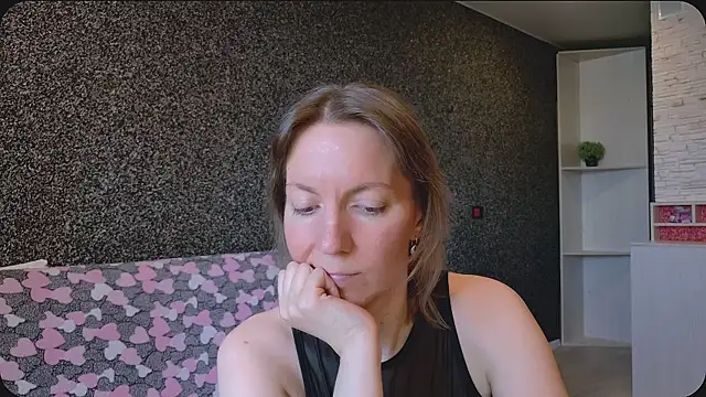 Snapshot of Amanda_Luxe chatting on July 17, 2026, 2:20 am Amanda Luxe online show from July 17, 2026, 2:20 am