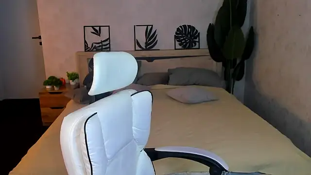 Snapshot of Gloria_Gordon chatting on April 25, 2026, 5:32 pm Gloria Gordon online show from April 25, 2026, 5:32 pm