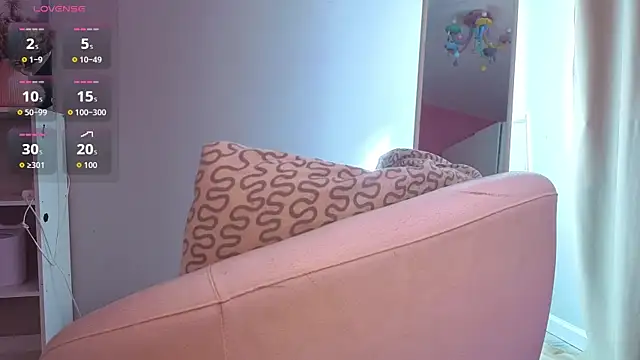 SmolCutie online show from July 7, 2026, 6:47 am