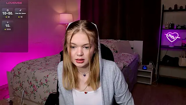 Elioraa online show from January 13, 2026, 2:43 pm