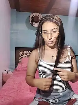 Snapshot of Emily_Gree chatting on June 23, 2026, 2:20 am Emily Gree online show from June 23, 2026, 2:20 am