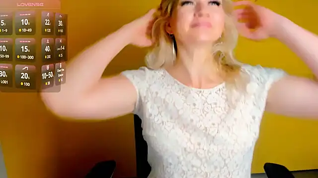 Snapshot of Madonna_Fire chatting on August 5, 2026, 12:43 pm Madonna Fire online show from August 5, 2026, 12:43 pm