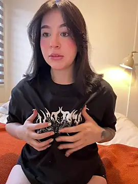 Snapshot of evelynrosess1 chatting on June 22, 2026, 10:29 pm evelynrosess1 online show from June 22, 2026, 10:29 pm