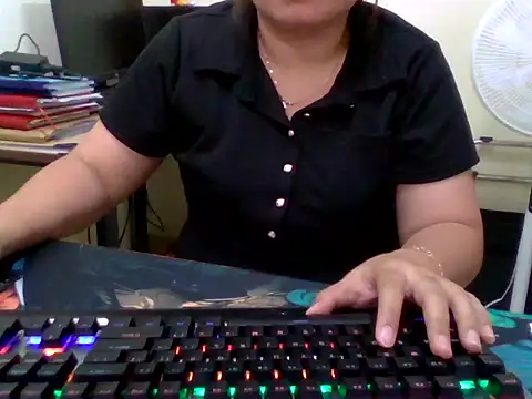 Sarah no land online show from April 29, 2026, 3:43 am