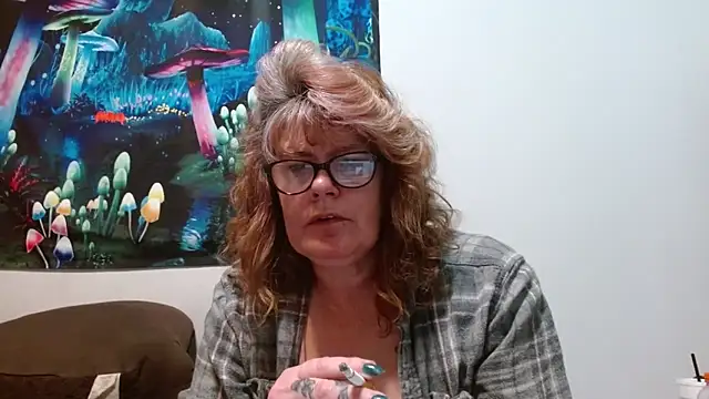 Snapshot of ladylavende3 chatting on February 15, 2026, 6:47 am ladylavende3 online show from February 15, 2026, 6:47 am