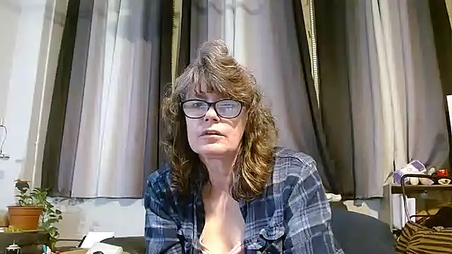 Snapshot of ladylavende3 chatting on March 20, 2025, 4:29 am ladylavende3 online show from March 20, 2025, 4:29 am