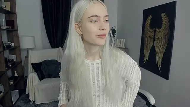 KristalCrowner online show from February 22, 2026, 7:37 pm