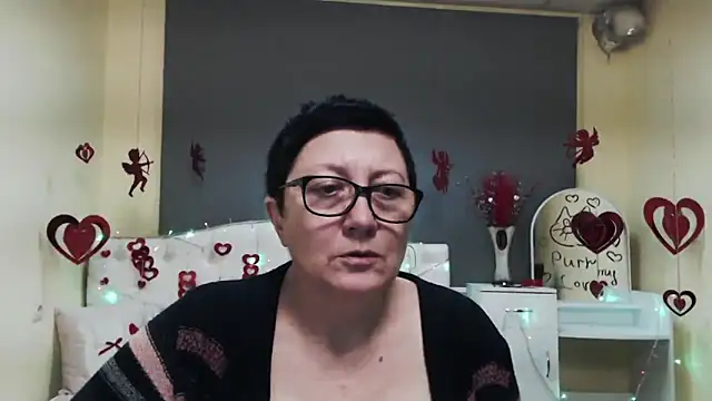 EmilyL0ve online show from February 8, 2026, 5:43 pm