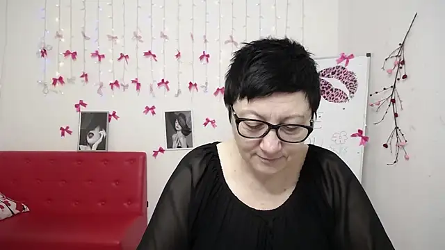 EmilyL0ve online show from February 22, 2026, 6:16 am