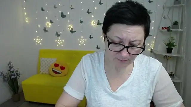 EmilyL0ve online show from March 8, 2026, 2:04 am