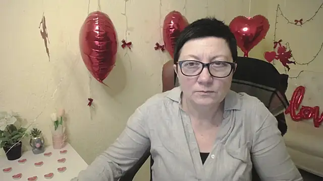 EmilyL0ve online show from February 2, 2026, 6:29 pm