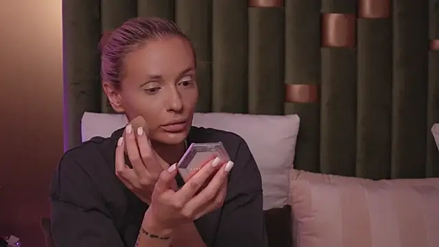 Snapshot of AmeliaAngel chatting on July 9, 2026, 7:57 pm AmeliaAngel online show from July 9, 2026, 7:57 pm