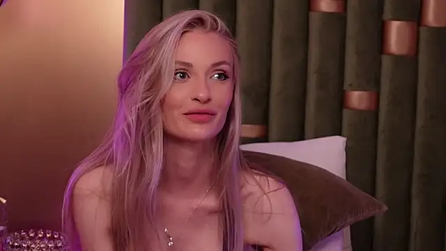 Snapshot of AmeliaAngel chatting on June 11, 2026, 12:32 am AmeliaAngel online show from June 11, 2026, 12:32 am
