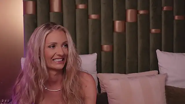 Snapshot of AmeliaAngel chatting on July 8, 2026, 6:30 pm AmeliaAngel online show from July 8, 2026, 6:30 pm