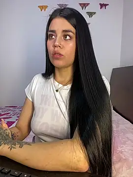 sophyy white online show from February 2, 2026, 10:42 pm