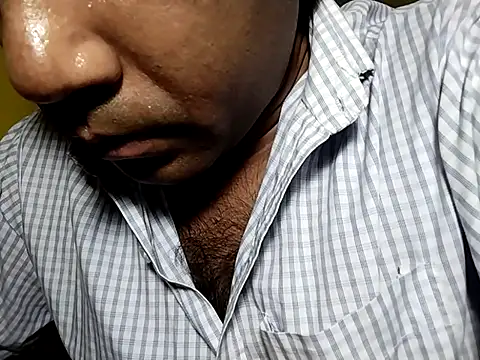 Snapshot of Lucky___05 chatting on July 8, 2026, 1:45 pm Lucky 05 online show from July 8, 2026, 1:45 pm