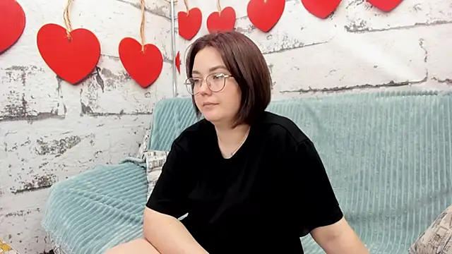 Snapshot of Sweetie_Rozzy chatting on May 6, 2026, 1:31 am Sweetie Rozzy online show from May 6, 2026, 1:31 am
