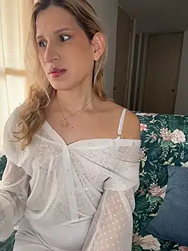 Snapshot of milablossom01 chatting on February 20, 2026, 4:20 pm milablossom01 online show from February 20, 2026, 4:20 pm