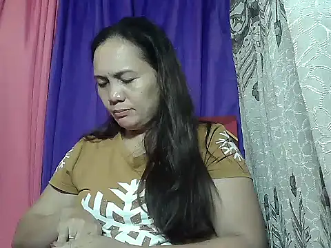 prettymomma24xx online show from June 3, 2026, 2:33 pm